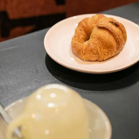 Bhr Cavour 150 בית הארחה 4*