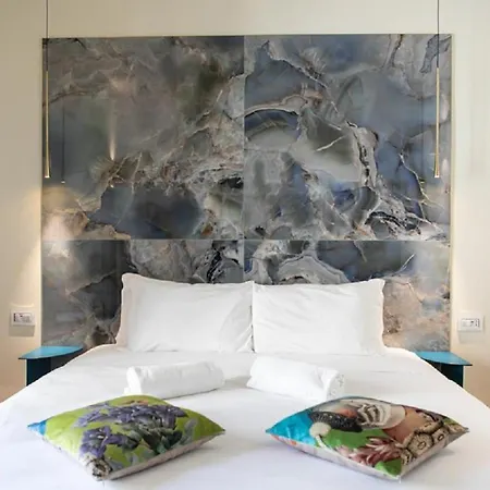 Bhr Cavour 150 Affittacamere 4*