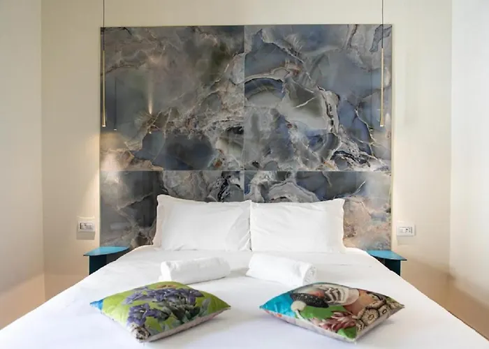 Bhr Cavour 150 Affittacamere 4*
